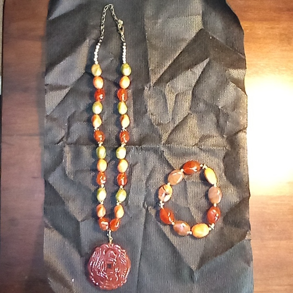 BEAUTIFUL MULTICOLORED ACRYLIC FAUX STONE AND METALLIC BEAD NECKLACE & BRACELET